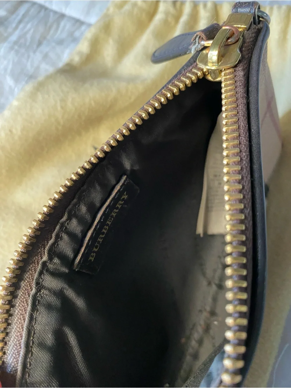 Burberry Beige Nova Check Chain Shoulder Bag with Gold-Tone Hardware - Picture 5 of 15